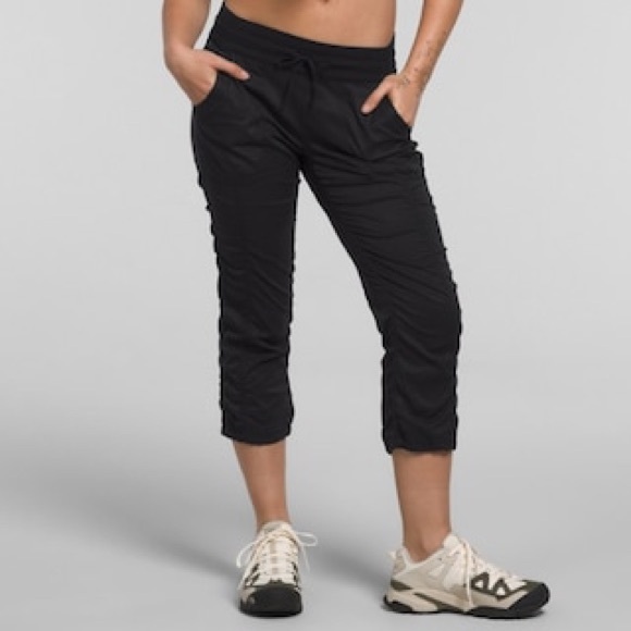The North Face Pants - The North Face Cropped Pants Womens XS Black Sweat Drawstring Pockets